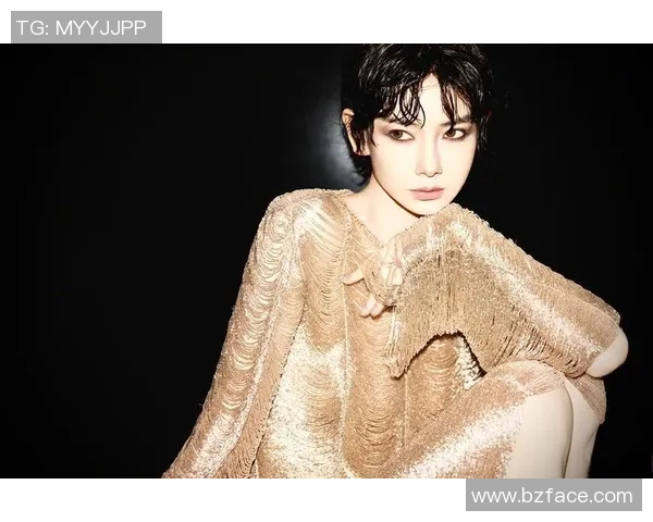 足球场上的时尚风云最浮夸的明星造型引领潮流风尚与个性碰撞的视觉盛宴